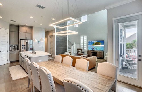 Redington Beach House | GORGEOUS Luxury home, right across from beach! Redington Townhouse 16303