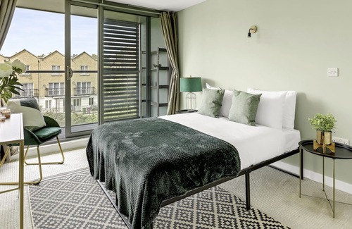 St. Dunstan's Apartment | Gorgeous Mile End Flat