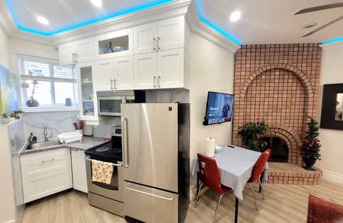 Willowdale House | Gorgeous Modern 1 Bedroom Apartment in North York Toronto