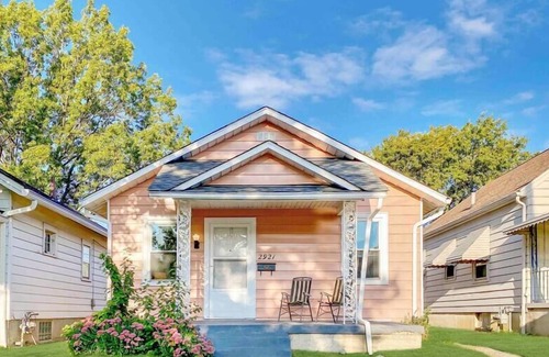 Kettering House | GORGEOUS+MODERN 2BR HOME | FAST WIFI+QUIET STREET