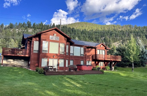 Lost Trails Retreat House | Gorgeous mountain home in prime location on The Gallatin River.