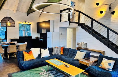 Cherry Cabin | Gorgeous Mountain View Cabin Retreat - Sleeps 14