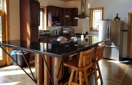 Confluence House | Gorgeous Mountain Home 1 Min from Lake