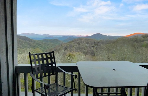 Wolf Laurel House | Gorgeous Mountain Views-Wolf Laurel