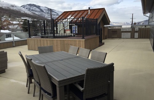 Downtown Park City Condo | Gorgeous & NEW Ski-OUT/Ski-IN Steps from Main Street