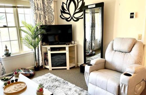Hancock Apartment | Gorgeous New Zen Suite Sleeps 4-Ski On Off Jiminy
