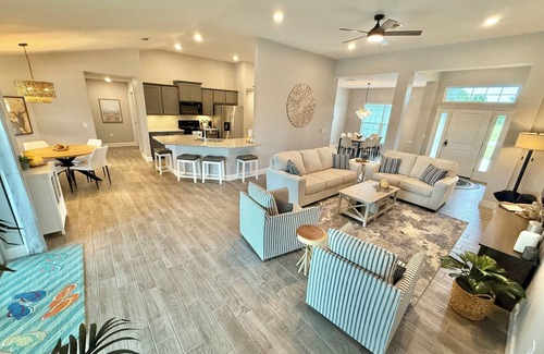 Pinehurst House | Gorgeous Newer 4bd/2ba Canal Home, Large Heated Pool/Hot Tub, Game Room, Pets Ok