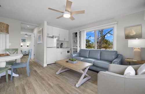 Sanibel Cottage | Gorgeous Newly Renovated Coastal Cottage "Egret" Minutes to the beach and free bikes! JULY SAVINGS!