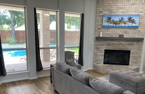 Cat Hollow House | Gorgeous oasis with a private pool and spa