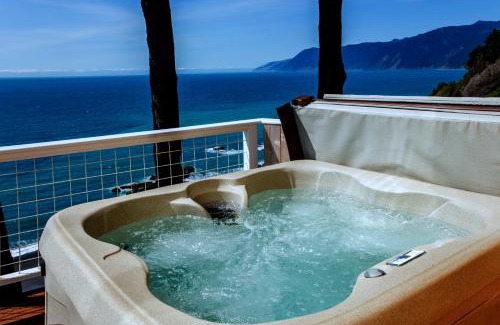 Shelter Cove Apartment | Gorgeous Oceanview, by OceanviewHotTubs Oceanfront! Shelter Cove, CA Tesla EV Station