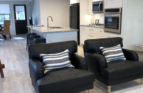Syracuse House | GORGEOUS! Open concept renovation. Wawasee, Oakwood Park water front!