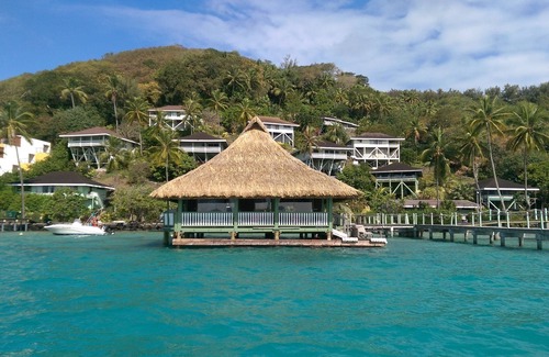 Bora Bora House | Gorgeous Over Water Bungalow in Bora Bora. Perfect spot Honeymooners & Families