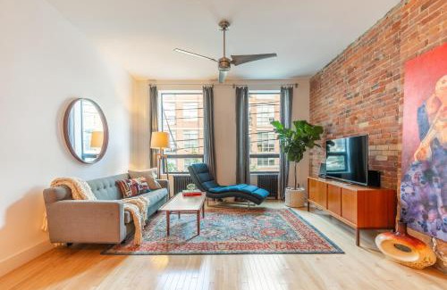 West Queen West Apartment | Gorgeous Park House w Parking on Queen West