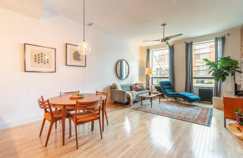 West Queen West Apartment | Gorgeous Park House w Parking on Queen West