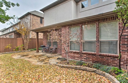 Plano House | Gorgeous Plano Townhome with Patio and Grill!