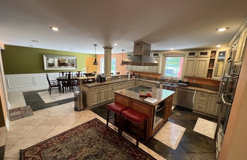 Lebanon House | Gorgeous Private Home Near Amusement Park and Shopping!