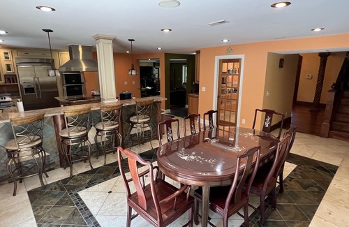 Lebanon House | Gorgeous Private Home Near Amusement Park and Shopping!