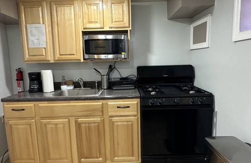 Elizabeth House | Gorgeous private studio close to EWR, NYC & Kean U