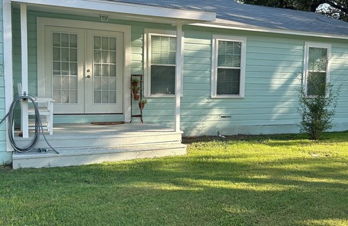 Uvalde House | Gorgeous quiet and cozy 3 bedroom/2 bathroom home awaits you!