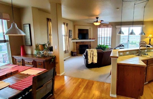 Briargate Villa | Gorgeous Rancher/Mtn Views/AF Academy