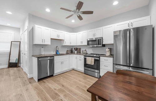 Merritt Island House | Gorgeous Remodeled Studio& Beautiful Outdoor Space