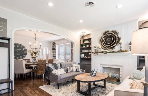 Brookview House | GORGEOUS REMODELED FIX UP! HOME THEATER! 8 MIN TO BAYLOR AND THE SILOS!