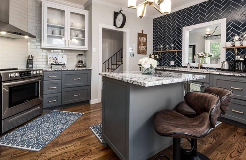 Brookview House | GORGEOUS REMODELED FIX UP! HOME THEATER! 8 MIN TO BAYLOR AND THE SILOS!