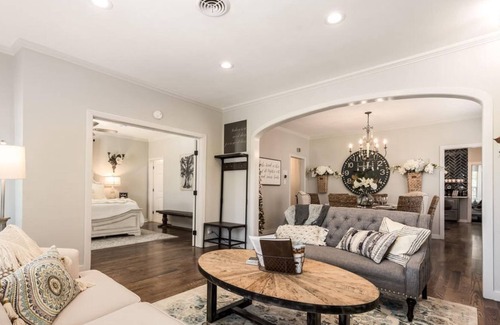 Brookview House | GORGEOUS REMODELED FIX UP! HOME THEATER! 8 MIN TO BAYLOR AND THE SILOS!