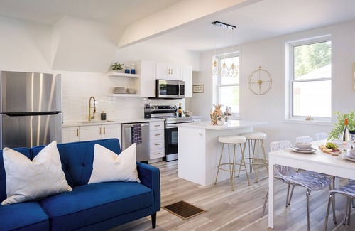 Prince Edward House | Gorgeous renovated-5 min to Main St-BBQ-Firepit-Free Sandbanks pass-Pac Man game
