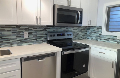 Kailua-Kona Condo | Gorgeous Renovated Oceanfront Condo - AC & Free WIFI/Parking/Cable