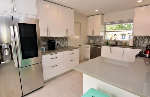 Southgate House | Gorgeous renovation with pool, minutes from beach