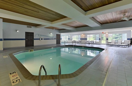 Inver Grove Heights House | Gorgeous Room for Your Family & Friends! W/Pool