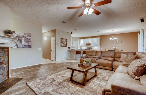 Springbrook House | ✫Gorgeous Round Rock Villa | Sleeps 8 | Hot Tub✫