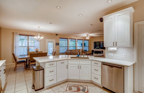 Springbrook House | ✫Gorgeous Round Rock Villa | Sleeps 8 | Hot Tub✫