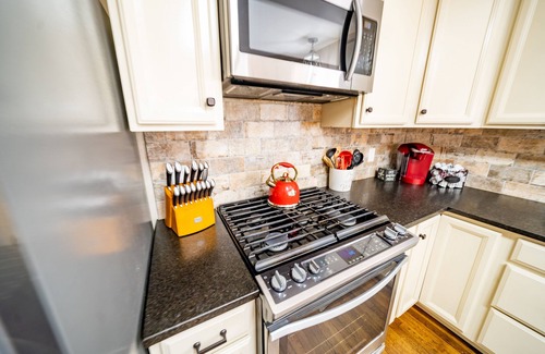 Wetmore House | Gorgeous rustic home near Riverwalk and Sea World