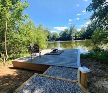 Carbondale House | Gorgeous Secluded Wooden Cabin in Carbondale, Illinois