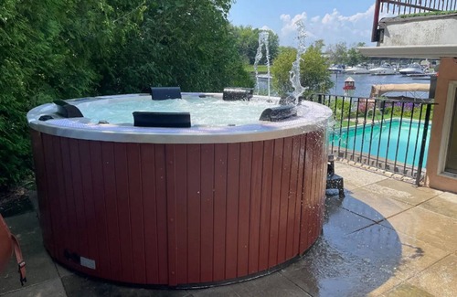 Beaverton Cottage | Gorgeous Spa Waterfront Cottage with Swimming Pool, Sauna, HotTub, Massage Chair