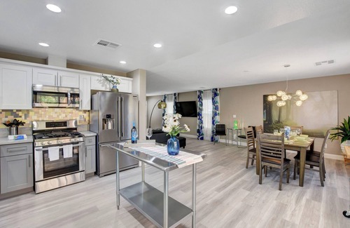 Nevada Trails House | Gorgeous spacious home 12 minutes to Strip/airport