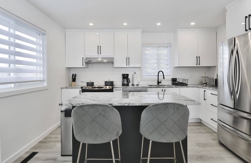 Fabreville House | Gorgeous | Spacious | Parking | Pool Table | Clean - Super host on Airbnb