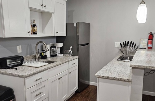 Springfield Apartment | Gorgeous Suite - 1 Bed, 1 Bath