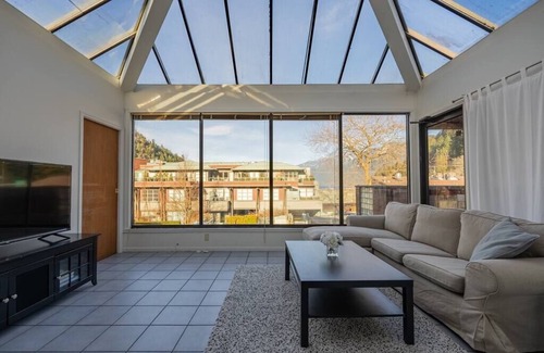 Horseshoe Bay Apartment | Gorgeous Suite Steps to Horseshoe Bay Ferry