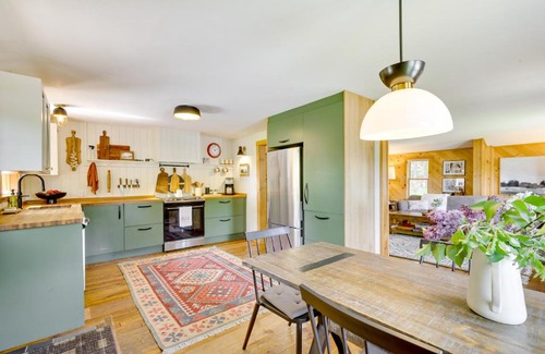 Hanover House | Gorgeous Sunday River Cabin with Saltwater Hot Tub!