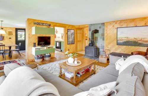 Hanover House | Gorgeous Sunday River Cabin with Saltwater Hot Tub!