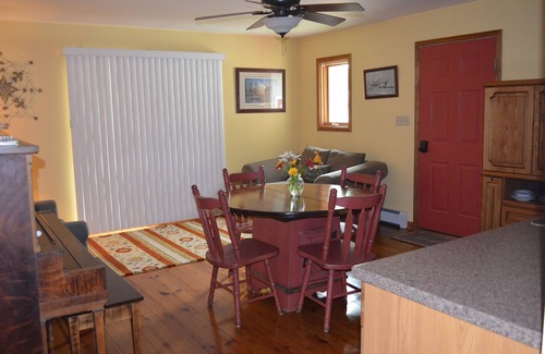 Richmond Bed & Breakfast | Gorgeous, Sunset Lake Views Over Lake Elizabeth