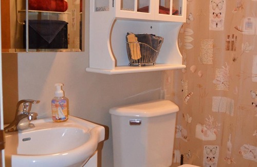 Richmond Bed & Breakfast | Gorgeous, Sunset Lake Views Over Lake Elizabeth