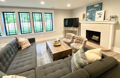 Brookmont Apartment | Gorgeous, Terrace Suite w/ 2BD 2BA, 5min from D.C. Brand new renovation