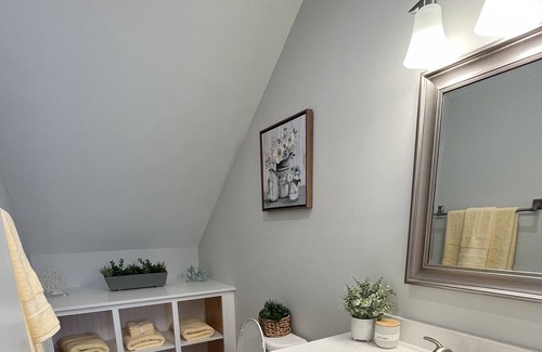 Old Saybrook Center Apartment | Gorgeous top floor, high ceiling & brand new apartment!