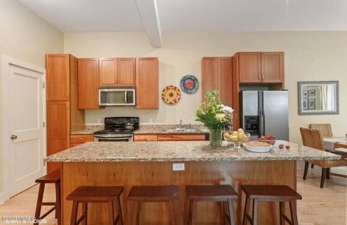 Union Pier Condo | Gorgeous Union Pier Condo With Association Pool! Close To Beach and Downtown!