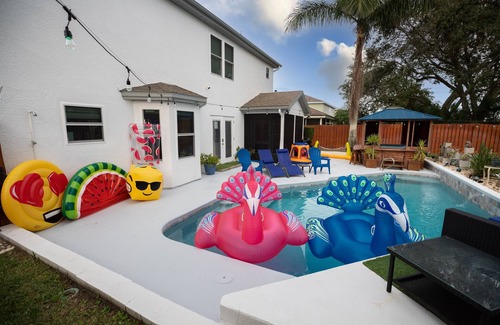 Tropic House | Gorgeous Urban Oasis w/Hot Tub, HEATED POOL and Private Movie Theater by RedAwning