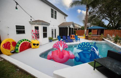 Tropic House | Gorgeous Urban Oasis withHot Tub, HEATED POOL and Private Movie Theater home